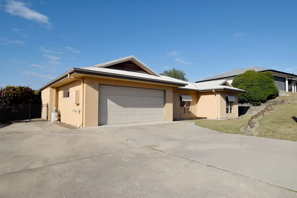 DELIGHTFUL FAMILY HOME IN ELEVATED POSITION, HUGE UNDERCOVER PATIO
