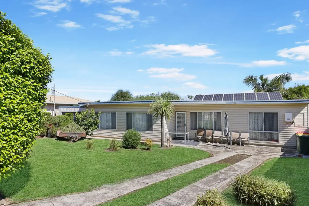 Lakes Entrance 4 Bedroom Great Location Along Golf Links Road