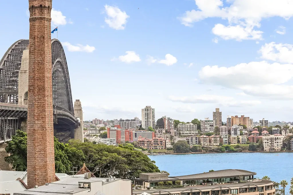 Luxurious 4-Bedroom Apartment in the Prestigious Sirius Building