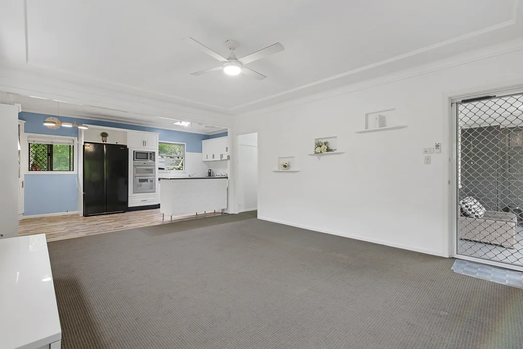 Spacious Coastal Retreat - 350m to Kirra Beach!