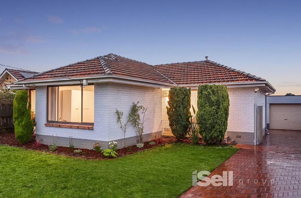 Springvale 3房  LIGHT, BRIGHT AND STYLISHLY UPDATED