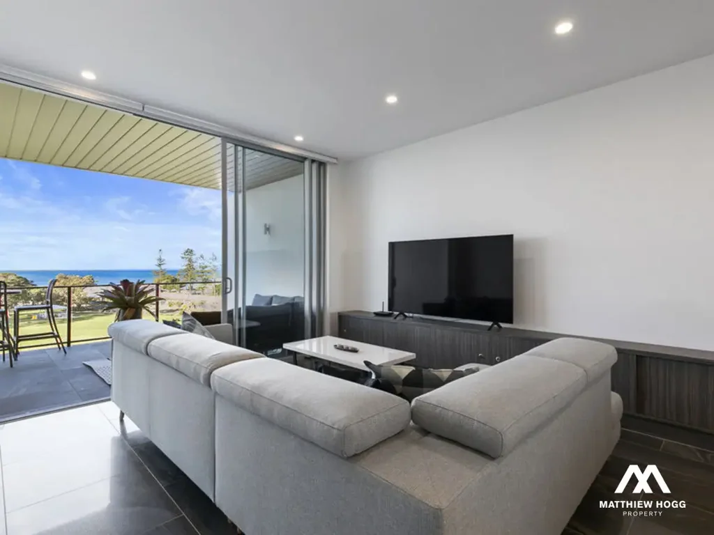 Fully Furnished - 2-Storey Penthouse Apartment with Extensive Bay Views