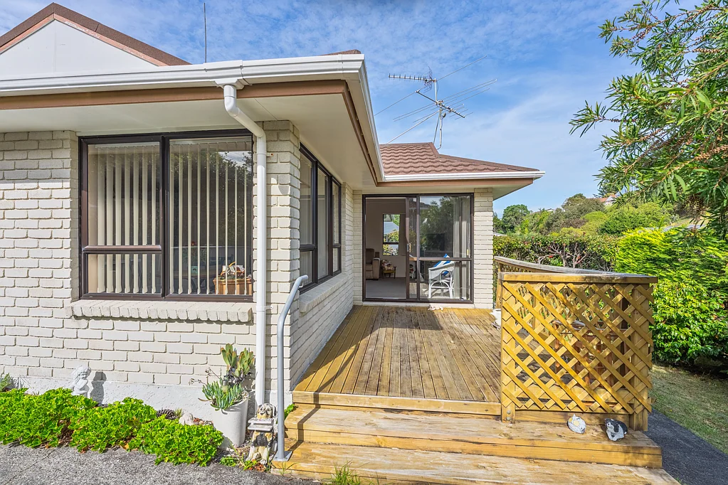 Waikanae Beach 3 Bedroom A GREAT START AT THE BEACH
