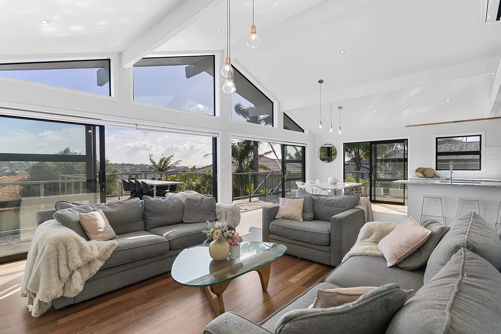 Rothesay Bay 5房 臻享精致生活！1012㎡永久产权地块，内进式三车位车库+太阳能恒温泳池+水疗池，经典优雅与海滨魅力兼得！ Refined Family Living | Sea Views & All-Day Sun