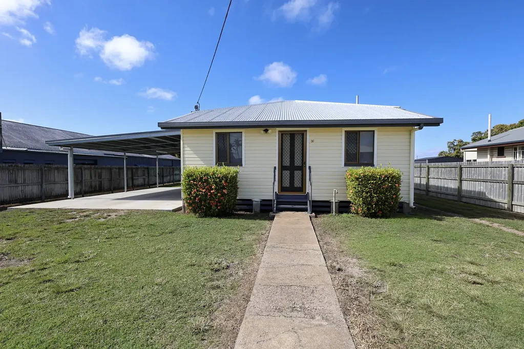 Ayr 4房  Spacious Family Home in Prime Main Street Location