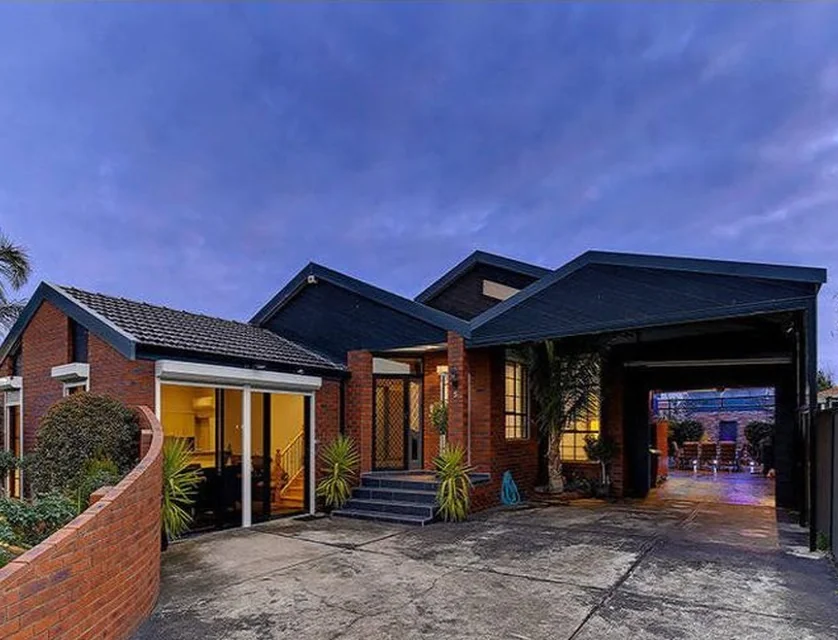 5 Stainsby Crescent, Roxburgh Park, North Melbourne, 4 Bedrooms, 2 Bathrooms, House
