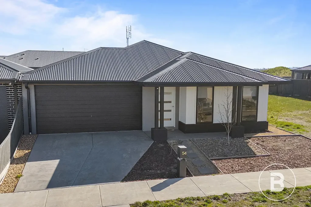 MODERN FOUR BEDROOM HOME IN DESIRED SUBURB