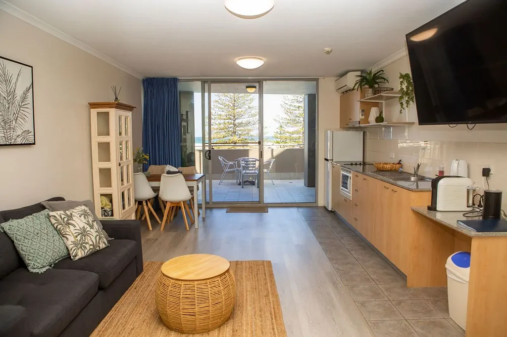 F/FURN WATERFRONT 2 BEDROOM APARTMENT INC AMENITIES