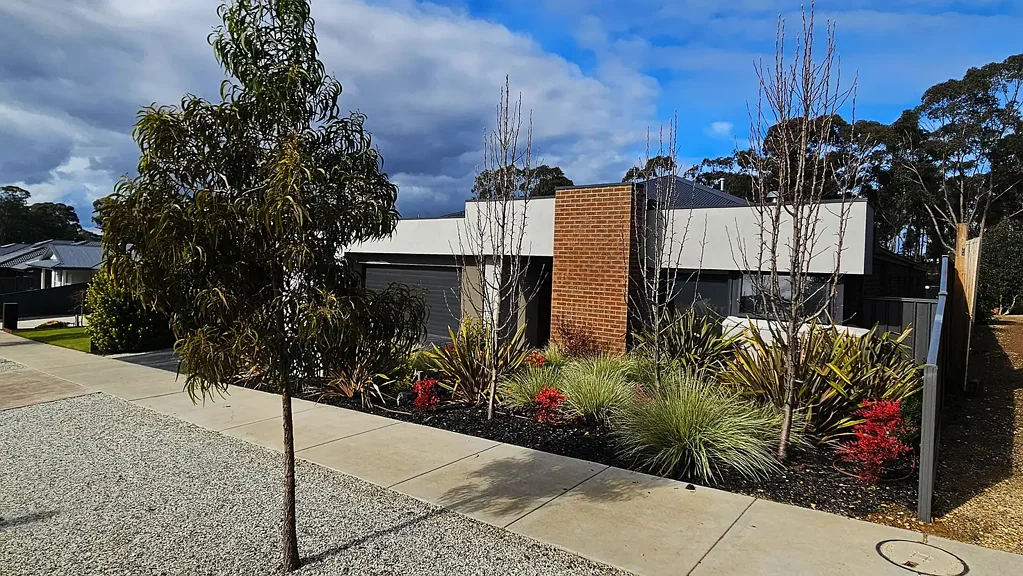 Mckenzie Hill 4 Bedroom FAMILY LIVING WITH A DEEP REAR YARD