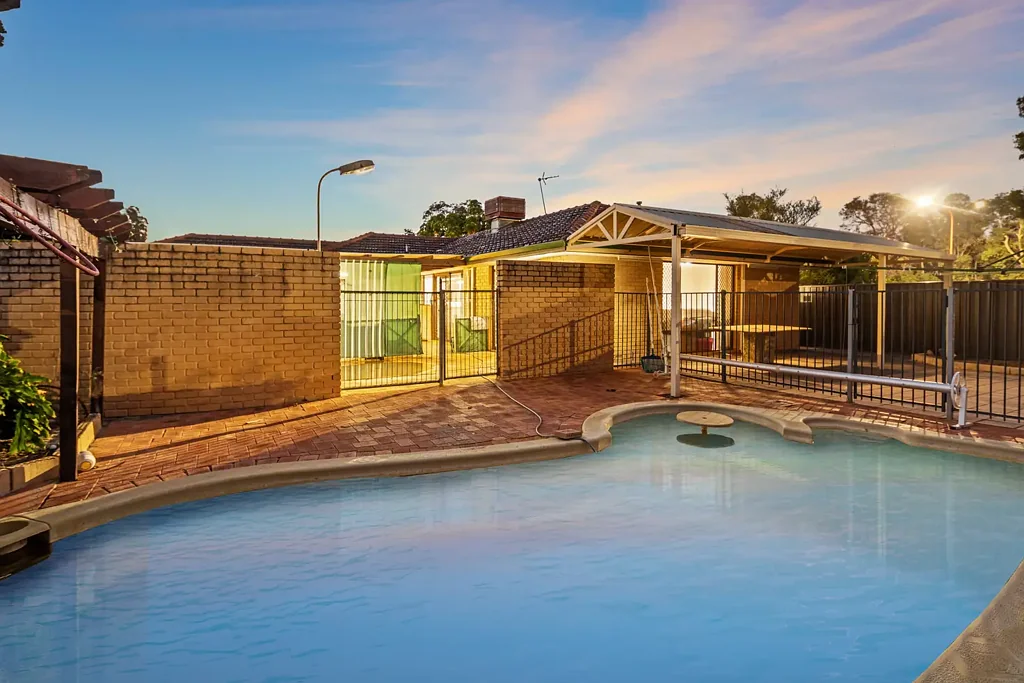 Thornlie 4房  UNDER OFFER!