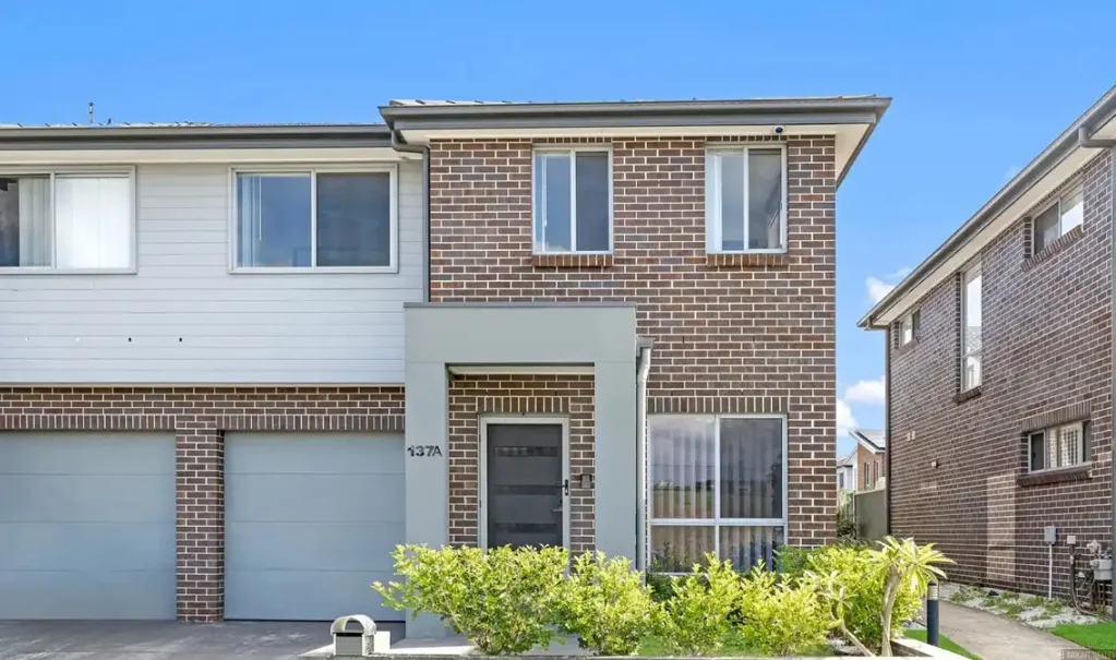 Riverstone 3 Bedroom Amazing Double Storey Townhouse in Riverstone