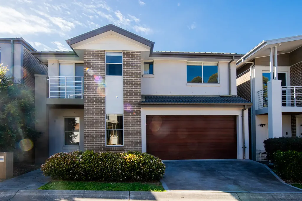 Norwest 4Zimmer First time offered! Immaculate 4‑bedroom, 2.5‑bath family home - owner‑occupied, never leased