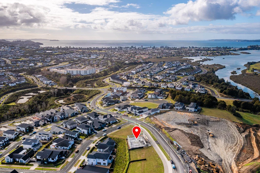 Millwater 6 Slaapkamer Elevated Coastal Luxury  Breathtaking Sea Views
