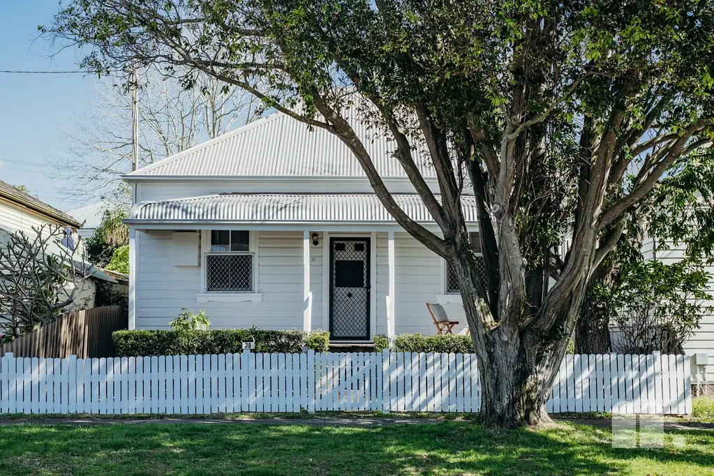 Mayfield East 3ਬੈੱਡਰੂਮ QUAINT PERIOD WEATHERBOARD COTTAGE IN TRENDY MAYFIELD EAST