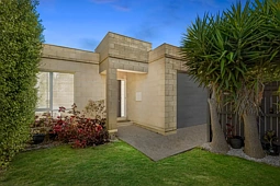 1/16 South Road, Mccrae