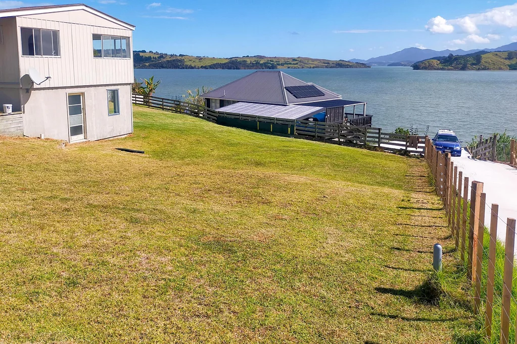 Rawene 4 Slaapkamer MUST BE SOLD - WATER VIEWS & OPPORTUNITIES