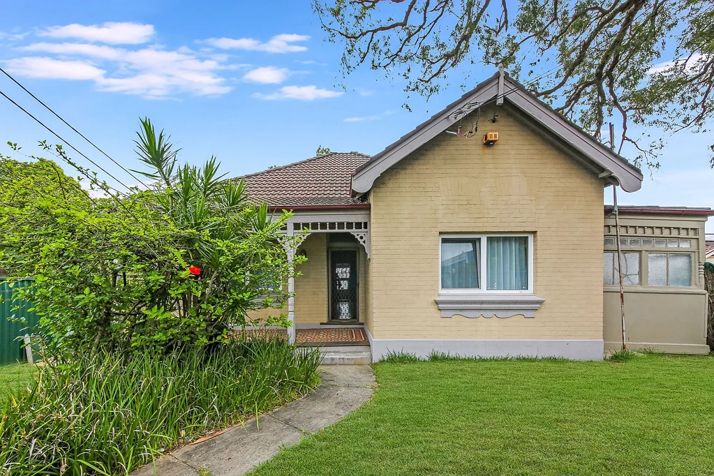 Penshurst 4Zimmer Prime Penshurst Opportunity – Corner Position Full Brick Home with Development Potential