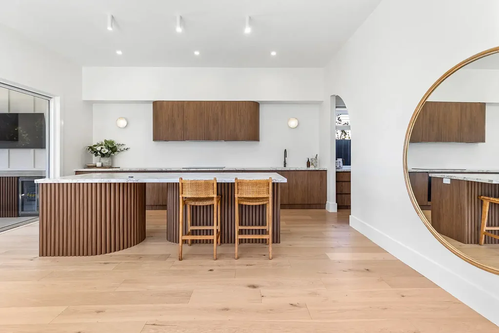 Wagga Wagga 4ห้องนอน Luxury Redefined – Central Location with Three-Bay Shed