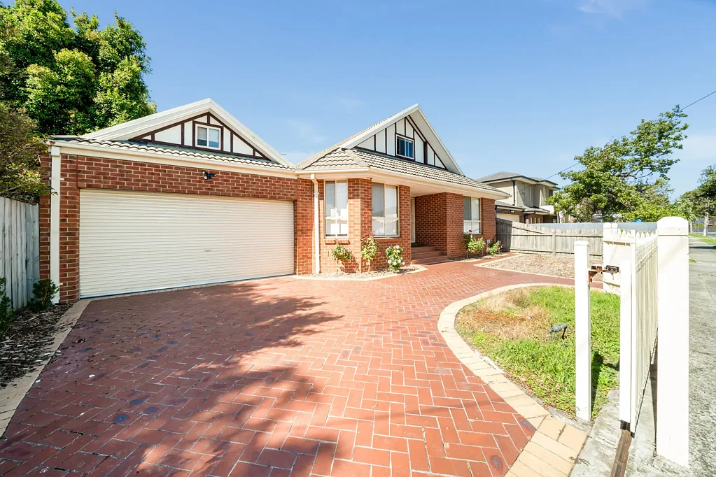Noble Park 4 Bedroom LOOKING FOR SPACE…