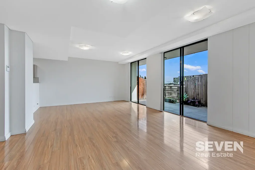 LARGE MORDERN TWO BEDROOM APARMENT