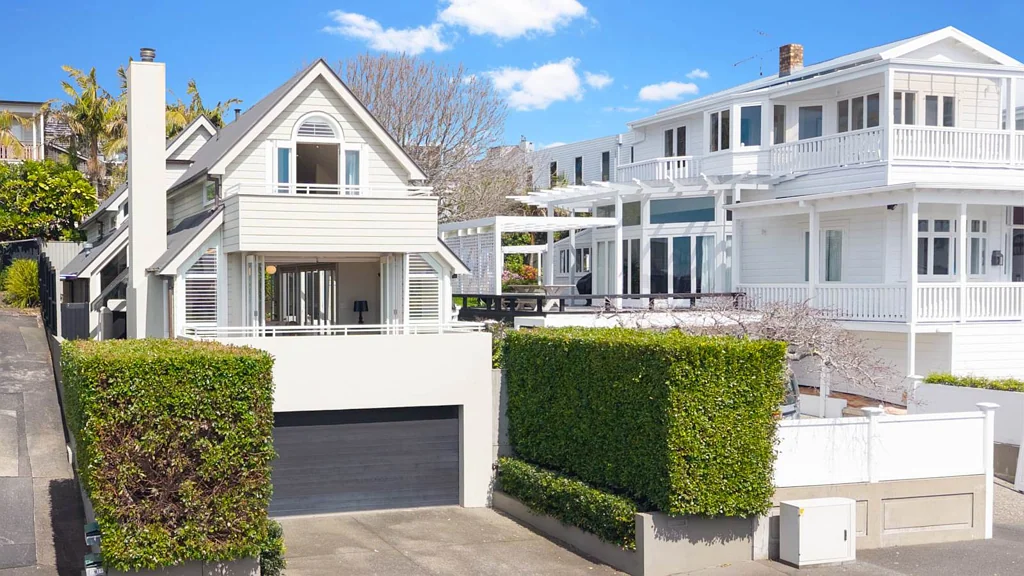 Saint Marys Bay 4chambre Contemporary Build With Harbour Views