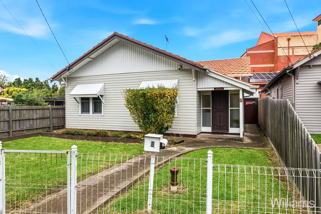 Williamstown 2房 市中心黄金地段 415sqm宽绰土地 两卧带柜 独立工作室 后院易维 梦想之家潜力 无限便利 海湾生活 Right in the Heart of Williamstown
