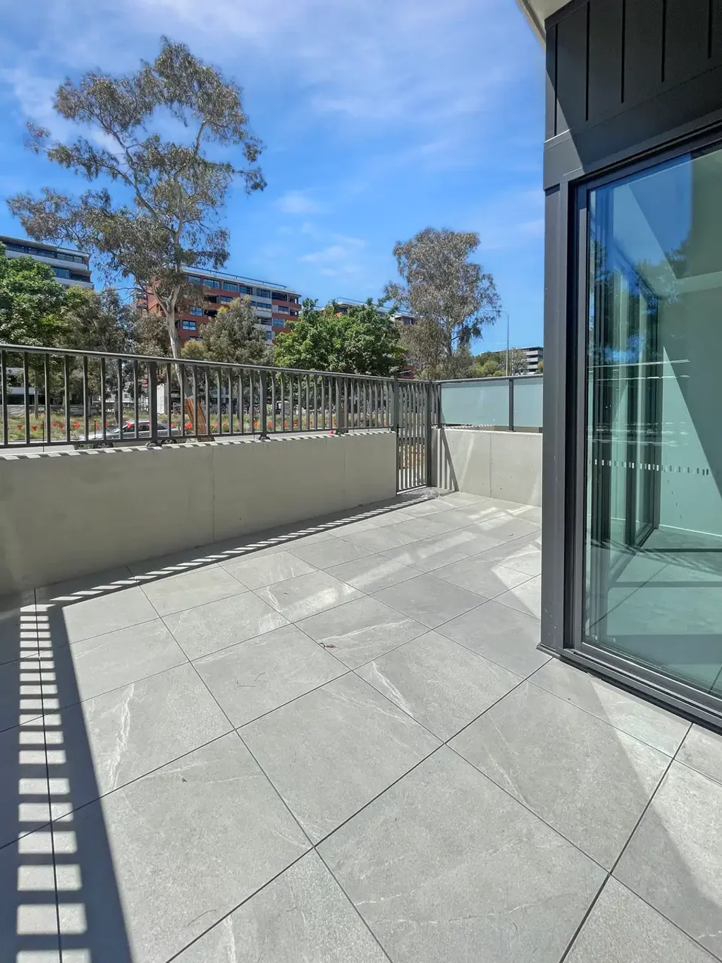 Lyneham 1ਬੈੱਡਰੂਮ Brand new single level apartment with a large courtyard