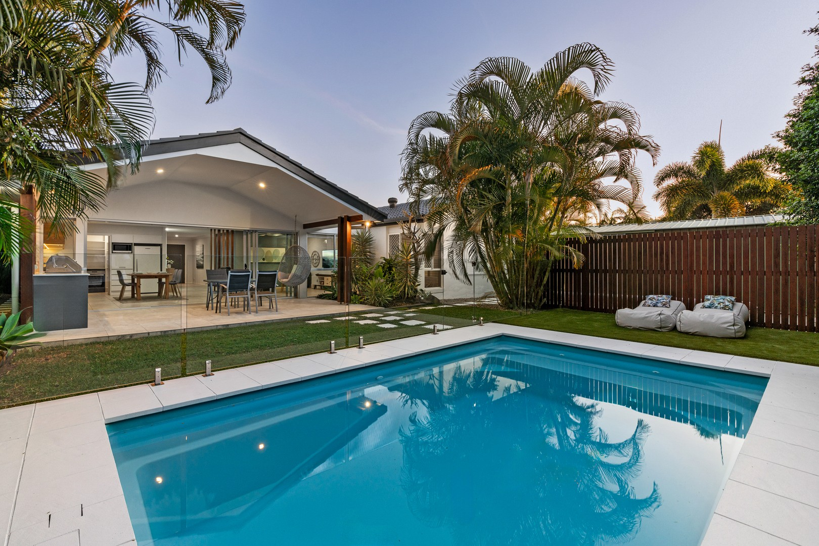 16 SPLICE ST, MERMAID WATERS QLD 4218, 0 habitaciones, 0 baños, House