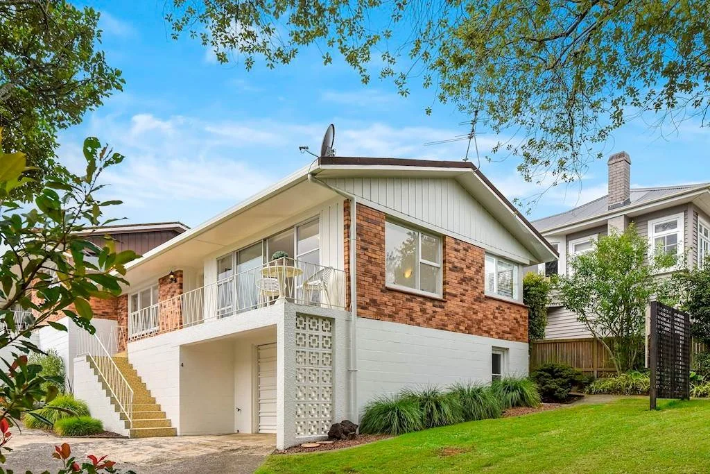 Tidy , sunny MT Eden unit