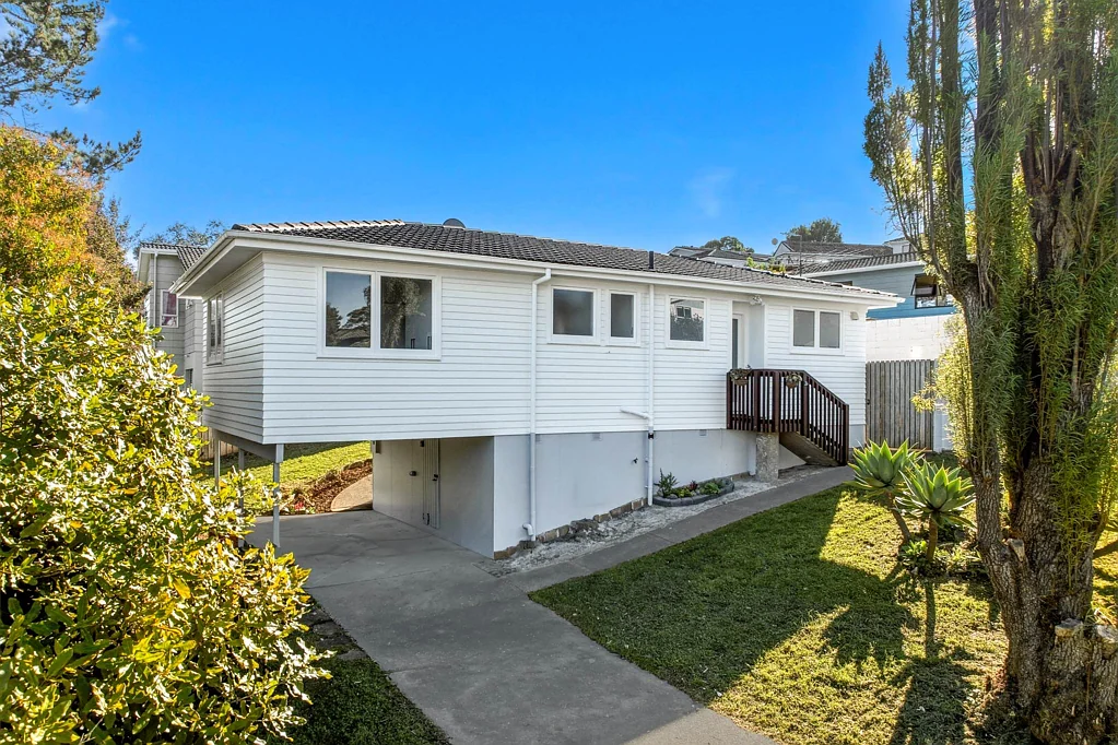 Massey 3Habitaciones Renovated Corner Gem with Future Potential