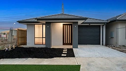 8 Ecurb Street, Clyde North