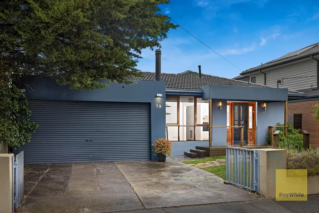 Laverton 2房 全屋翻新温馨 2卧加平房 宽敞阳光房 现代厨卫 易打理花园 便捷步行社区 Bright, Renovated & Versatile Family Living - 2 -Bedroom Home + Separate Bungalow