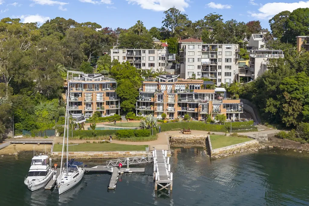 Glebe 2房 朝北两居 121平米生活空间 现代厨房Bosch电器 水景阳台 滨水社区 Bridge Water 优质配套 Harmonious Living