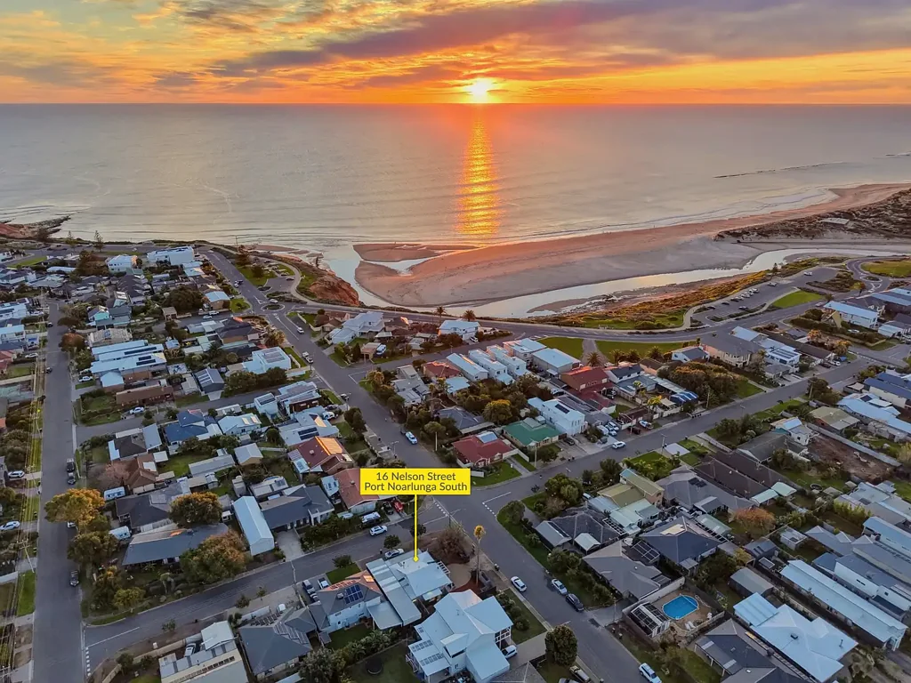 Port Noarlunga South 3房  Beachside living!
