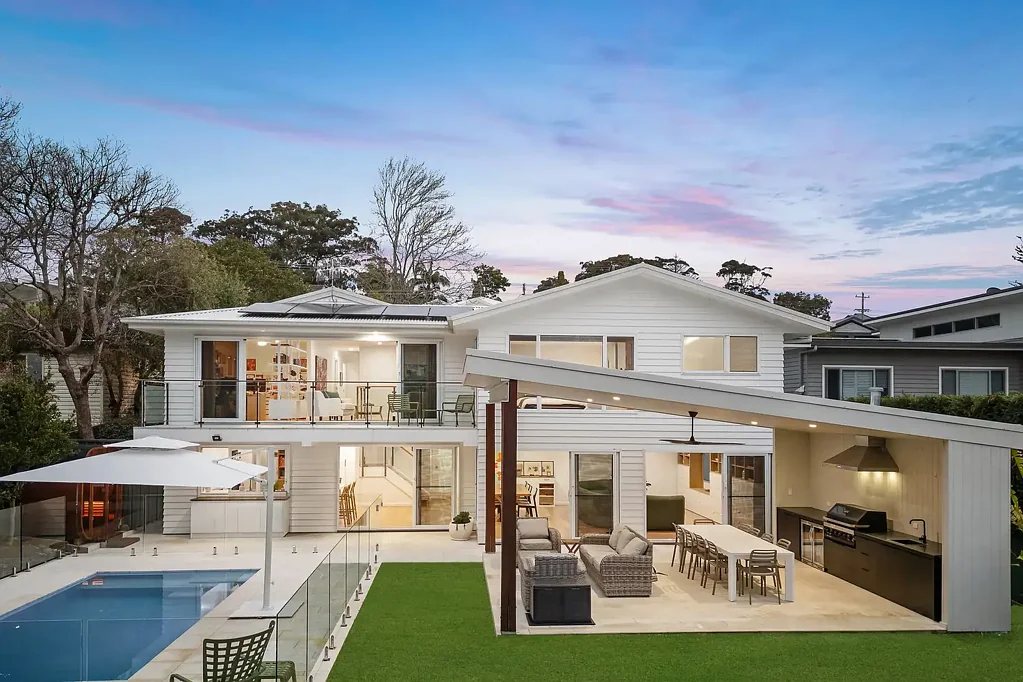 Wamberal 4ห้องนอน Architecturally designed home in a prime Wamberal location