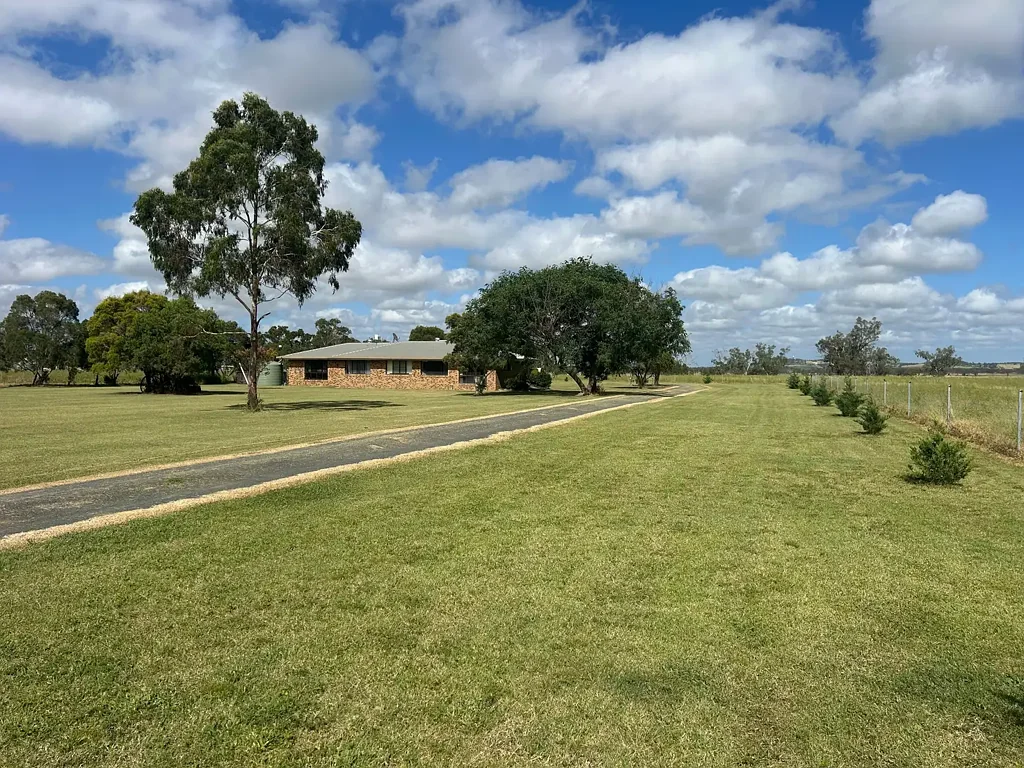Silverleigh 383 Acres Mixed Farming Options. 33 Meg. Irrigation Licence.