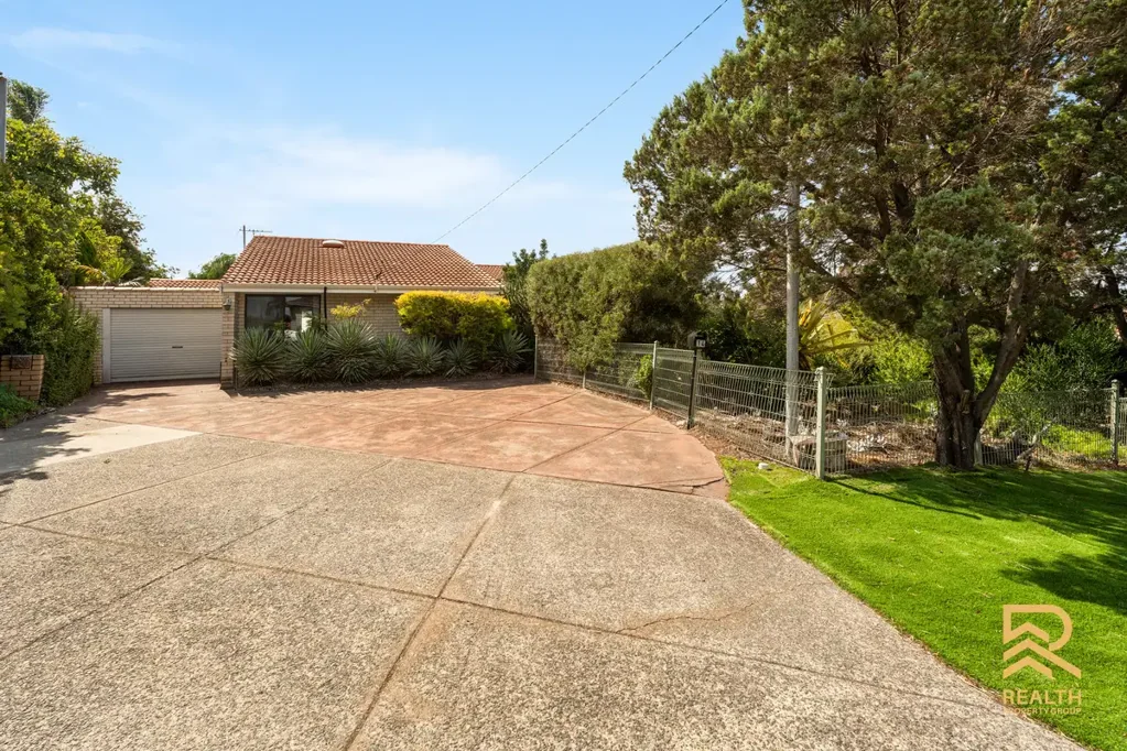 Willetton 4房  Spacious Family Home on a 792m² Green Title Block !