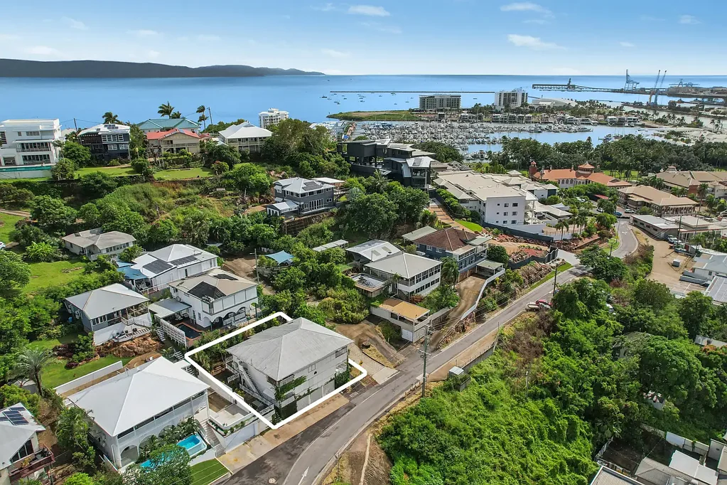 Townsville City 8房  Flexible dual living or investment opportunity