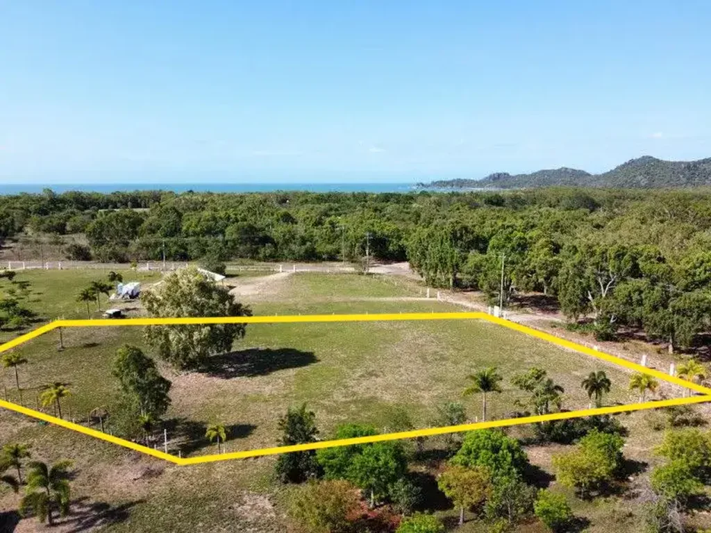 Horseshoe Bay Prime Land Opportunity in Horseshoe Bay, Magnetic Island