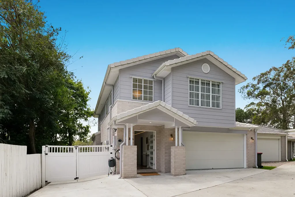 Shailer Park 4Phòng ngủ Contemporary home that perfectly blends modern living with comfort and style
