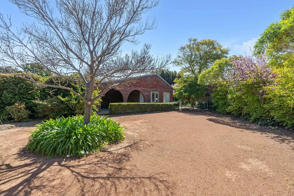 2 Blamire Road, Kalamunda, WA 6076