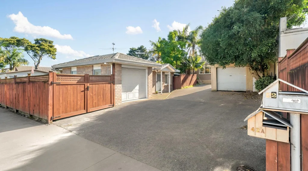 Manurewa 5침실 Two Homes - Opportunity for Investors & Families