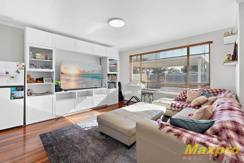 Lynwood 3房  Easy-Care Family Home with Updated Kitchen