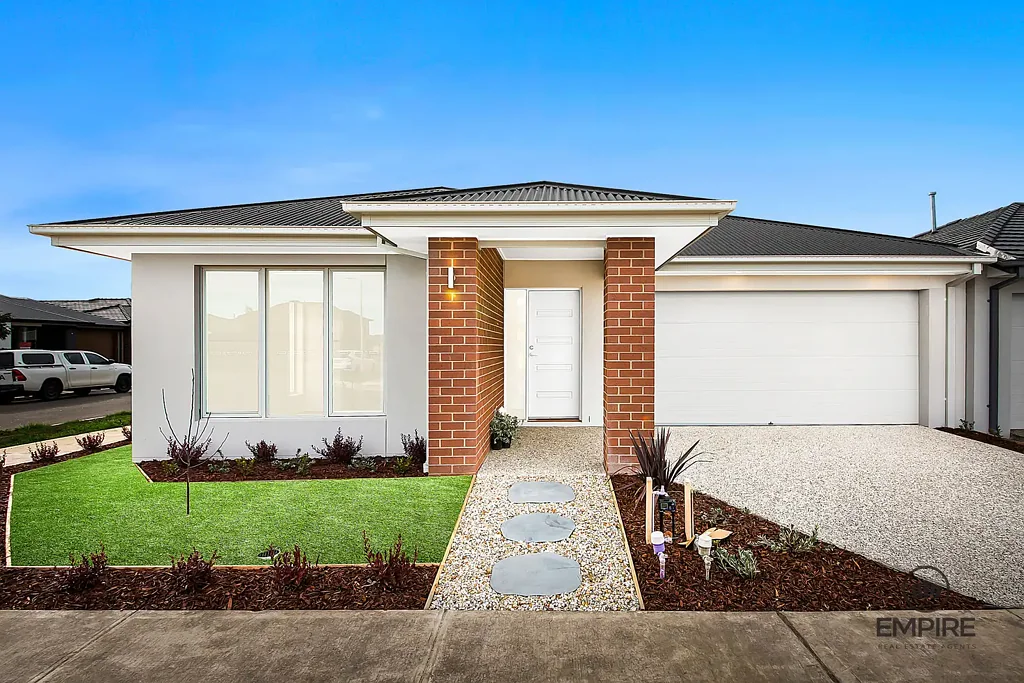 1 Rockdale Rd, Clyde North, VIC 3978