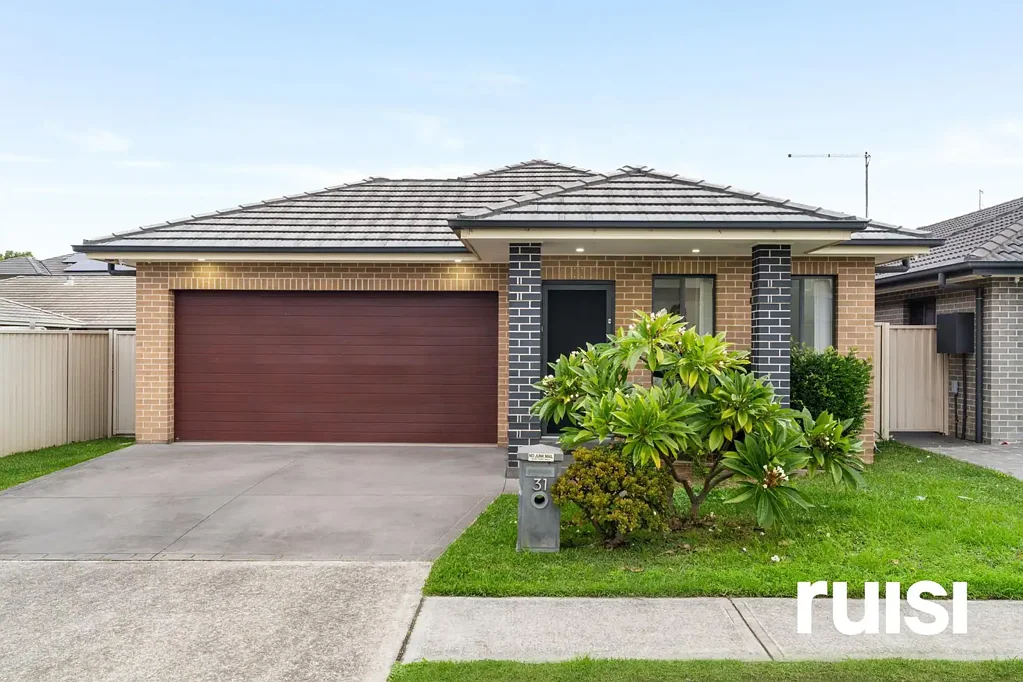 Hinchinbrook 4房 Hinchinbrook便利地段 354㎡土地 宽敞单层 高天花板 管道空调 多个生活区 主卧套间 双车库 低维护后院 Spacious Single-Level Living with a Standout Alfresco Setting