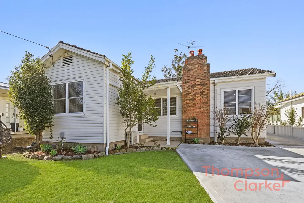 East Maitland 3房  Freshly Updated Home with Character, Comfort & a Great Backyard
