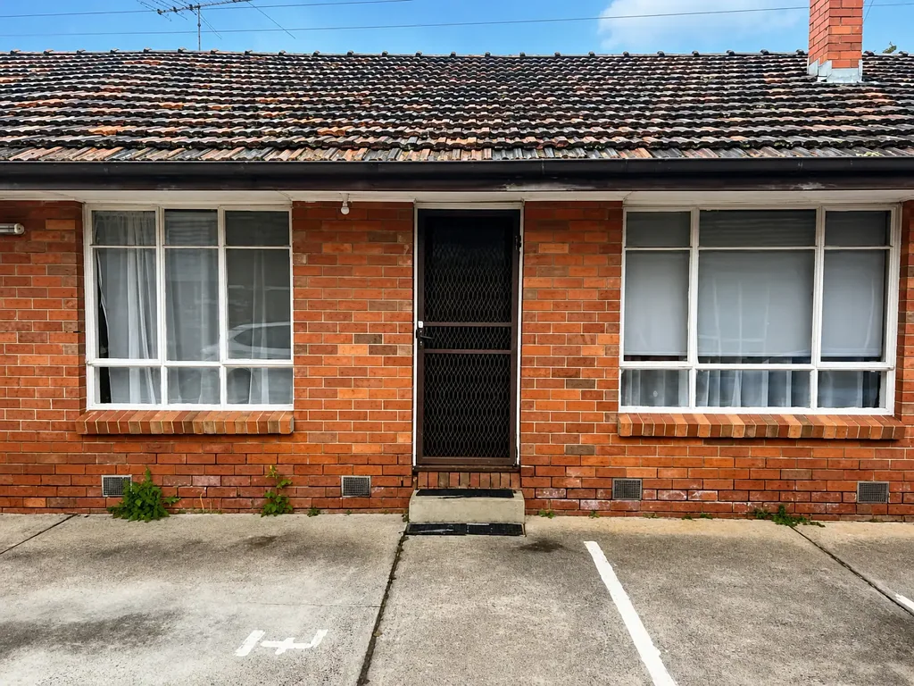 Spacious Two-Bedroom Home in a Convenient St Albans Location