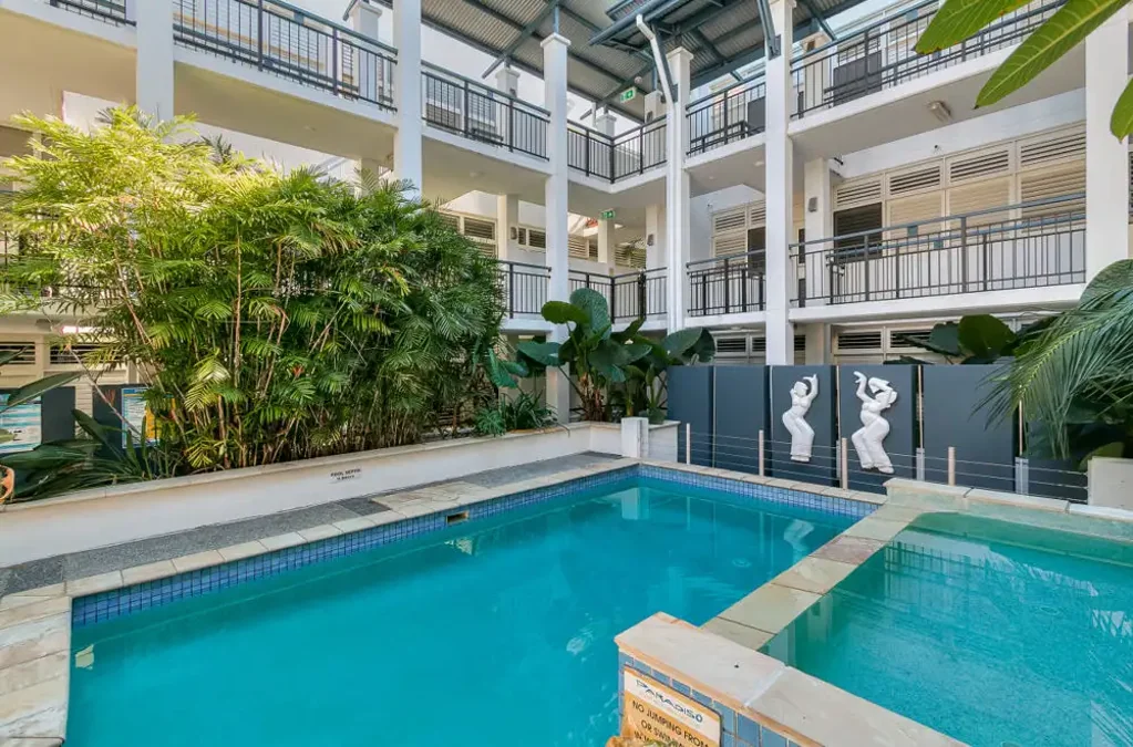 BEACHSIDE APARTMENT WITH EXCLUSIVE ROOF TOP TERRACE (UNFURNISHED)