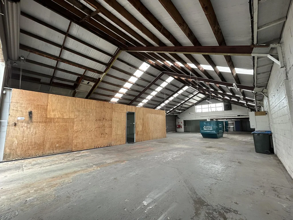 Mount Wellington High-profile warehouse - St Johns