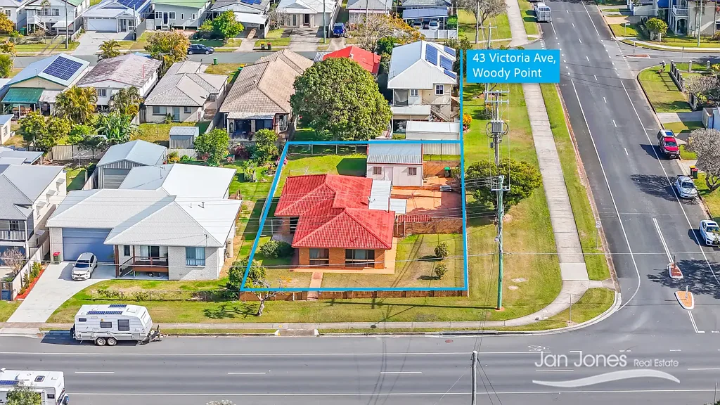 Woody Point 4 Bedroom 810sqm Block on 2 Lots or large Home Ripe for Renovation